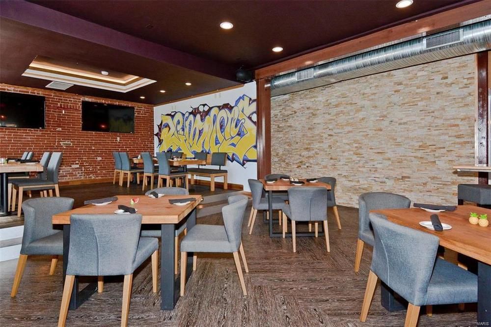 Restaurant & Sports Bar: 5800 Gravois Ave, Saint Louis, MO 63116